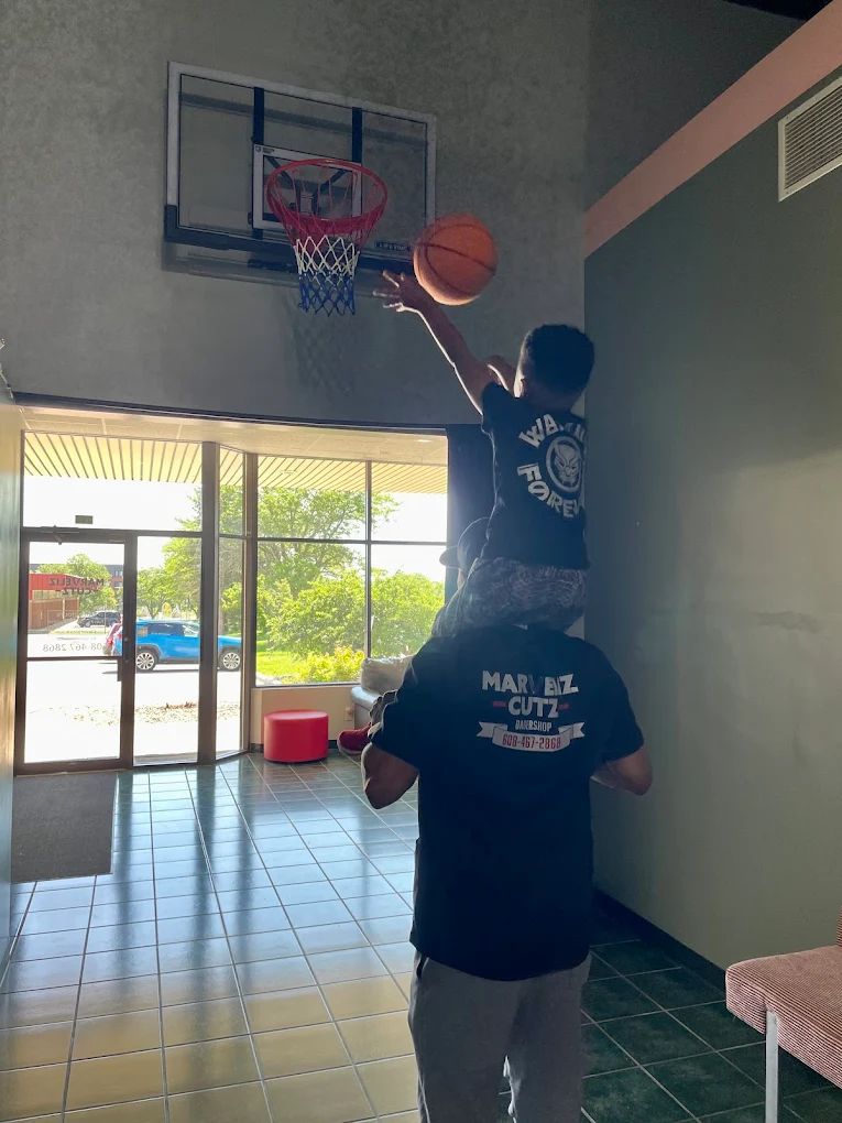 Ron and the Marveliz Cutz team supporting youth basketball in the Madison community